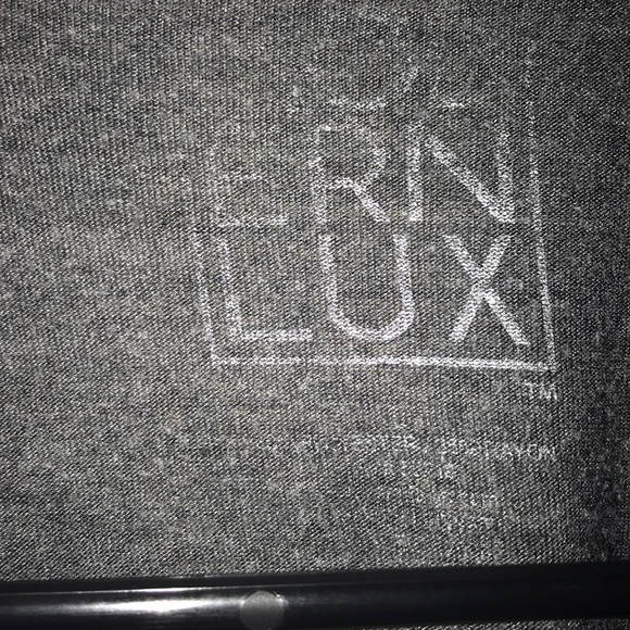 A dark gray peace sign tee - Picture 4 of 4